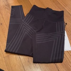 Alo Yoga 7/8 High-Waist Channel Legging